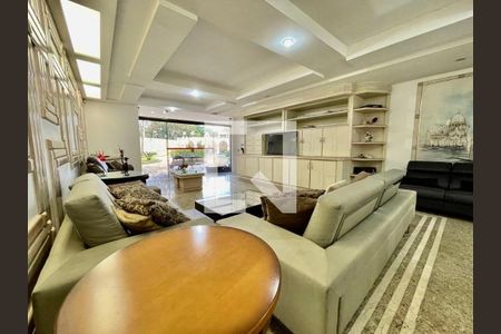 Casa à venda com 4 quartos, 1180m² em Interlagos, São Paulo