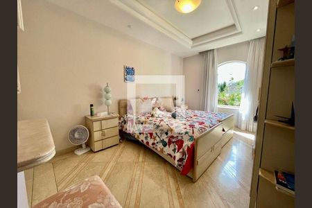 Casa à venda com 4 quartos, 1180m² em Interlagos, São Paulo