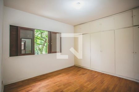 Casa à venda com 250m², 3 quartos e 2 vagasSuíte