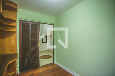 Casa à venda com 250m², 3 quartos e 2 vagasEscritório