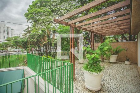 Varanda de casa à venda com 3 quartos, 250m² em Indianópolis, São Paulo