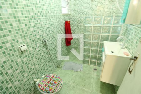 Banheiro de casa de condomínio à venda com 2 quartos, 60m² em Engenheiro Leal, Rio de Janeiro