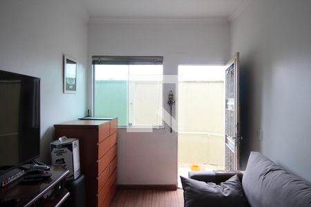 Sala de casa para alugar com 2 quartos, 60m² em São Bernardo, Belo Horizonte