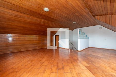 Casa de condomínio para alugar com 210m², 3 quartos e 2 vagasÁtico