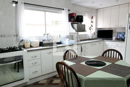 Casa à venda com 215m², 3 quartos e 3 vagasCozinha