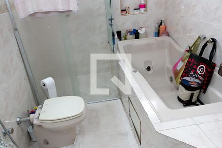 Casa à venda com 215m², 3 quartos e 3 vagasBanheiro da Suíte