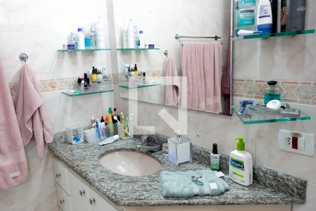 Casa à venda com 215m², 3 quartos e 3 vagasBanheiro da Suíte