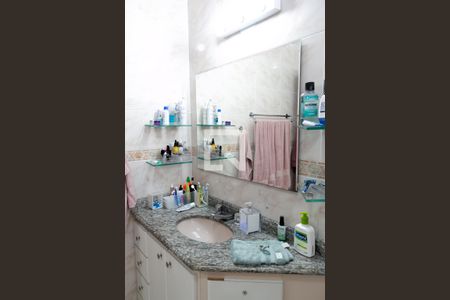 Casa à venda com 215m², 3 quartos e 3 vagasBanheiro da Suíte