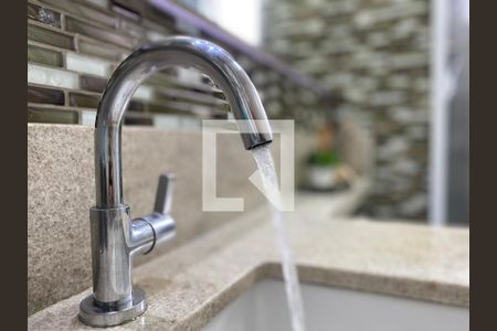 Apartamento à venda com 56m², 2 quartos e 1 vagaBanheiro - detalhe