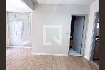 Sala de apartamento à venda com 1 quarto, 46m² em Vila Itapura, Campinas