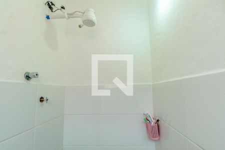 Banheiro de kitnet/studio para alugar com 1 quarto, 35m² em Caiçara, Praia Grande