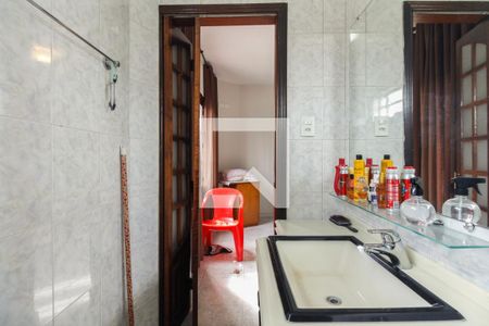 Casa à venda com 330m², 4 quartos e 3 vagasBanheiro Suíte 2