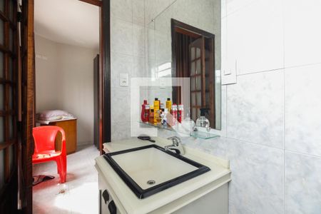 Casa à venda com 330m², 4 quartos e 3 vagasBanheiro Suíte 2