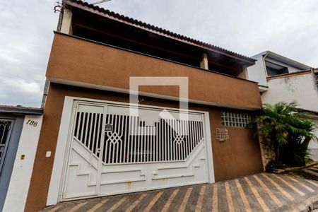 Casa à venda com 110m², 2 quartos e 2 vagasFachada