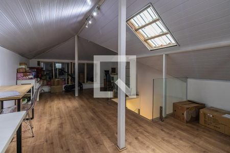 Casa para alugar com 200m², 4 quartos e 3 vagas Casa para alugar com 200m², 4 quartos e 3 vagasSótão