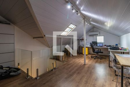 Casa para alugar com 200m², 4 quartos e 3 vagas Casa para alugar com 200m², 4 quartos e 3 vagasSótão