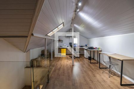 Casa para alugar com 200m², 4 quartos e 3 vagas Casa para alugar com 200m², 4 quartos e 3 vagasSótão