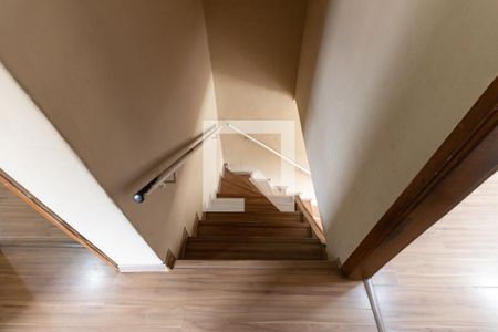 Escada de casa para alugar com 3 quartos, 122m² em Vila Brasilina, São Paulo