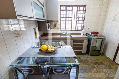 Cozinha de apartamento à venda com 4 quartos, 150m² em Dona Clara, Belo Horizonte