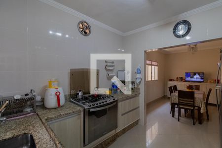Casa à venda com 500m², 2 quartos e 6 vagas Casa à venda com 500m², 2 quartos e 6 vagasCozinha