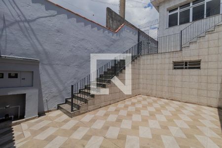 Casa à venda com 500m², 2 quartos e 6 vagas Casa à venda com 500m², 2 quartos e 6 vagasQuintal