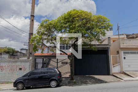 Casa à venda com 500m², 2 quartos e 6 vagas Casa à venda com 500m², 2 quartos e 6 vagasFachada