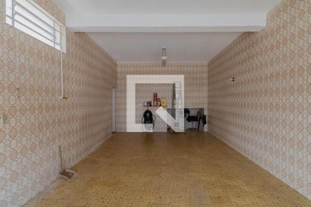 Casa à venda com 500m², 2 quartos e 6 vagas Casa à venda com 500m², 2 quartos e 6 vagasGaragem