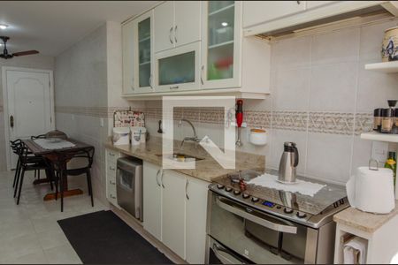 Apartamento para alugar com 261m², 4 quartos e 3 vagas Apartamento para alugar com 261m², 4 quartos e 3 vagasCozinha