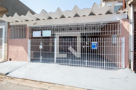 Fachada de casa para alugar com 2 quartos, 125m² em Quitaúna, Osasco