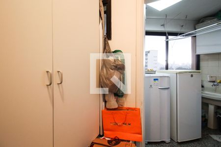 Apartamento à venda com 120m², 3 quartos e 2 vagas Apartamento à venda com 120m², 3 quartos e 2 vagasÁrea de Serviço