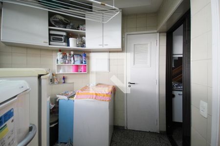 Apartamento à venda com 120m², 3 quartos e 2 vagas Apartamento à venda com 120m², 3 quartos e 2 vagasÁrea de Serviço