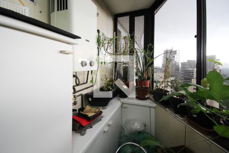 Apartamento à venda com 120m², 3 quartos e 2 vagas Apartamento à venda com 120m², 3 quartos e 2 vagasÁrea de Serviço