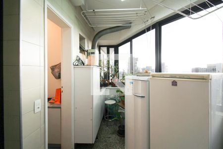 Apartamento à venda com 120m², 3 quartos e 2 vagas Apartamento à venda com 120m², 3 quartos e 2 vagasÁrea de Serviço