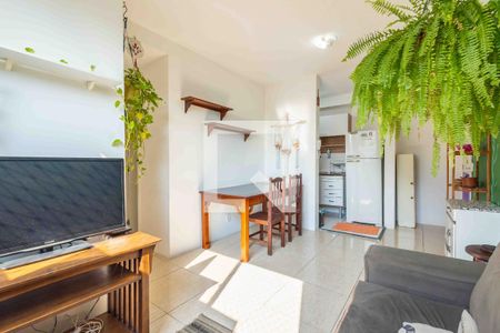 Sala de apartamento à venda com 3 quartos, 53m² em Vargem Pequena, Rio de Janeiro