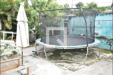 Casa para alugar com 300m², 4 quartos e 3 vagasQuintal