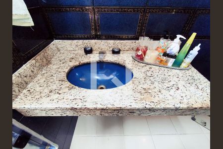 Apartamento à venda com 300m², 4 quartos e 2 vagas Apartamento à venda com 300m², 4 quartos e 2 vagasBanheiro da Suíte