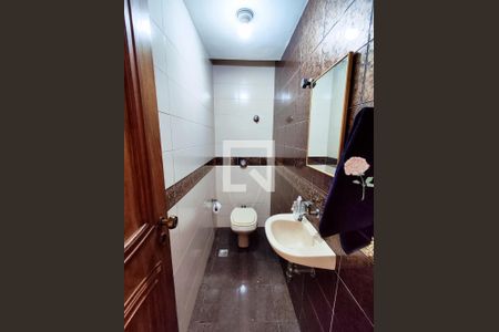 Apartamento à venda com 300m², 4 quartos e 2 vagas Apartamento à venda com 300m², 4 quartos e 2 vagasLavabo