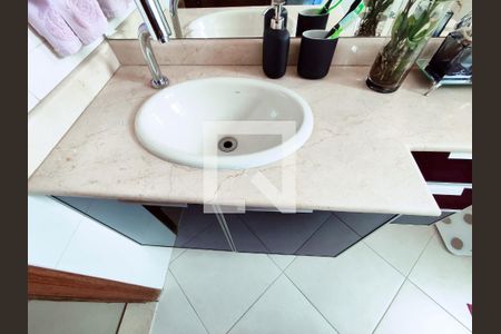 Apartamento à venda com 300m², 4 quartos e 2 vagas Apartamento à venda com 300m², 4 quartos e 2 vagasBanheiro Social