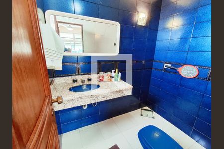 Apartamento à venda com 300m², 4 quartos e 2 vagas Apartamento à venda com 300m², 4 quartos e 2 vagasBanheiro da Suíte