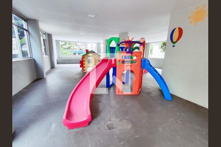 Apartamento à venda com 300m², 4 quartos e 2 vagas Apartamento à venda com 300m², 4 quartos e 2 vagasÁrea comum - Playground