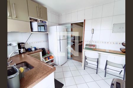 Apartamento à venda com 300m², 4 quartos e 2 vagas Apartamento à venda com 300m², 4 quartos e 2 vagasCozinha