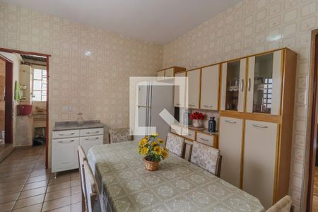 Casa à venda com 200m², 1 quarto e 1 vagaCozinha e Área de Serviço