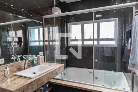 Casa para alugar com 270m², 3 quartos e 2 vagas Casa para alugar com 270m², 3 quartos e 2 vagasBanheiro da suíte 1