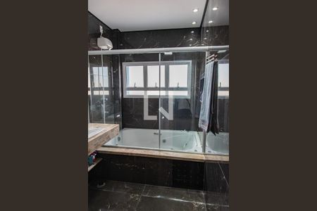 Casa para alugar com 270m², 3 quartos e 2 vagas Casa para alugar com 270m², 3 quartos e 2 vagasBanheiro da suíte 1