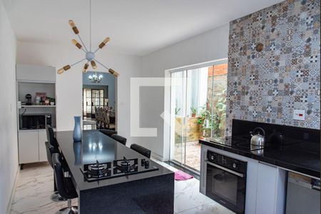 Casa para alugar com 270m², 3 quartos e 2 vagas Casa para alugar com 270m², 3 quartos e 2 vagasCozinha