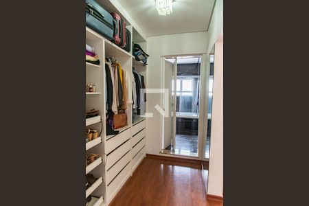 Casa para alugar com 270m², 3 quartos e 2 vagas Casa para alugar com 270m², 3 quartos e 2 vagasCloset da suíte 1