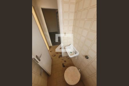 Casa à venda com 196m², 4 quartos e 4 vagas Casa à venda com 196m², 4 quartos e 4 vagasBanheiro de serviço