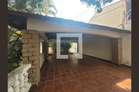 Casa à venda com 196m², 4 quartos e 4 vagas Casa à venda com 196m², 4 quartos e 4 vagasGaragem