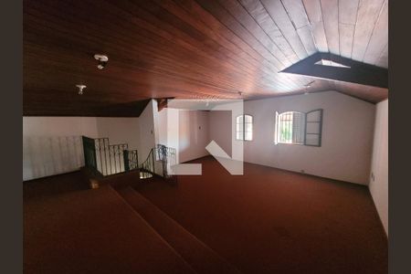 Casa à venda com 196m², 4 quartos e 4 vagas Casa à venda com 196m², 4 quartos e 4 vagasSótão