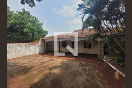 Casa à venda com 196m², 4 quartos e 4 vagas Casa à venda com 196m², 4 quartos e 4 vagasVaranda
